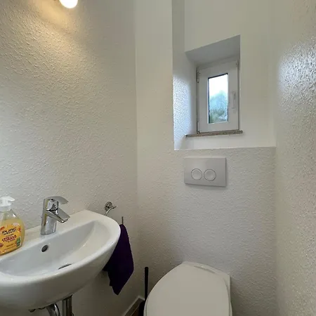 Monteurunterkunft In Fuer Bis Zu 8 Personen - Komplettes Haus Fuer Sie Allein! Semesterbostad Duisburg